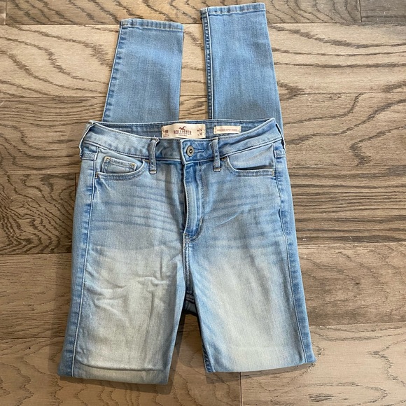 Hollister High Rise Super Skinny Jeans - Picture 2 of 4